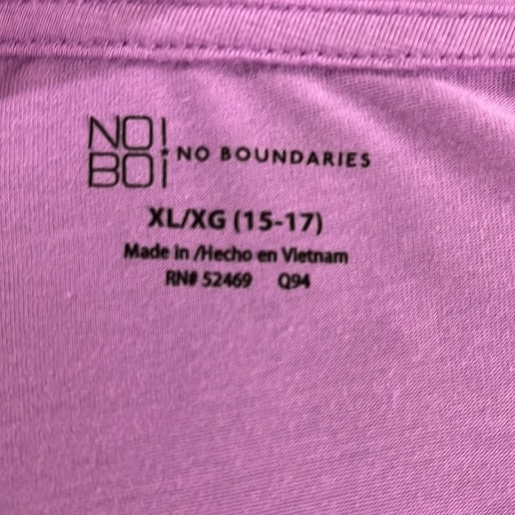 No boundaries women’s shirt - Picture 4 of 5